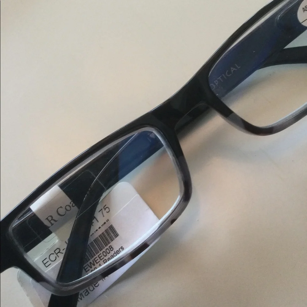 I Heart Eyewear stylish brown